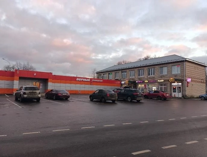 ЗУ, КН  50:27:0030303:283, пл.1080+/-12 кв. м, земли населенных пунктов, для c/х производства.   Неж. здание, КН 50:27:0000000:52269, пл.905,4 кв.м., эт.2, адрес: г. Москва, вн.тер.г. м.о. Вороново, п.ЛМС, пер. Каштановый, 4. Ипотека в пользу ГК "ВЭБ.РФ".